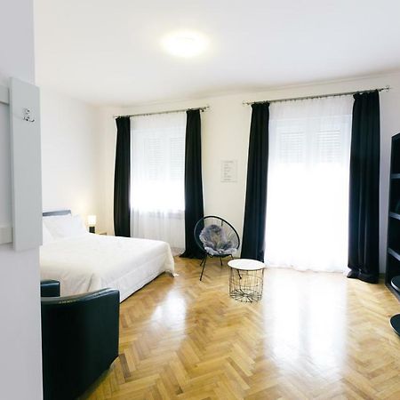 Street View Apartments Sibiu Buitenkant foto