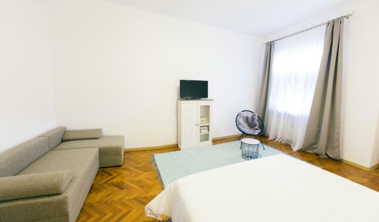 Street View Apartments Sibiu Buitenkant foto